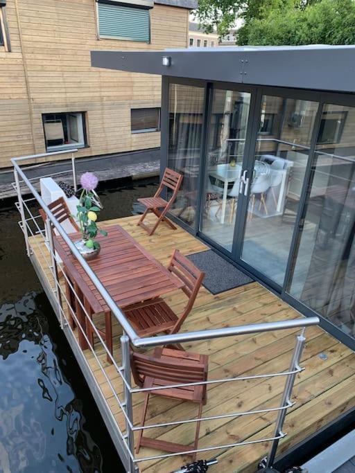 דירות זווארטסלאוס Unique New Houseboat Moored 4 מראה חיצוני תמונה