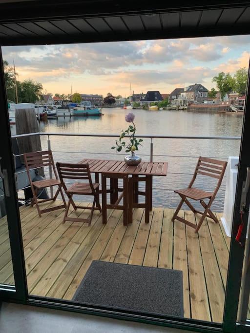 דירות זווארטסלאוס Unique New Houseboat Moored 4 מראה חיצוני תמונה