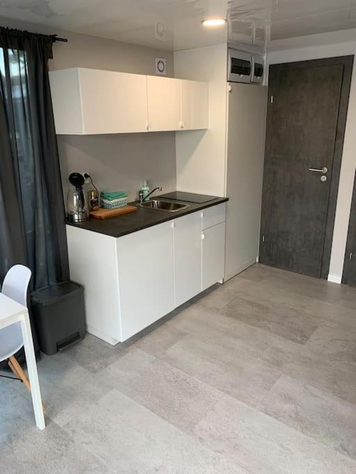 דירות זווארטסלאוס Unique New Houseboat Moored 4 מראה חיצוני תמונה